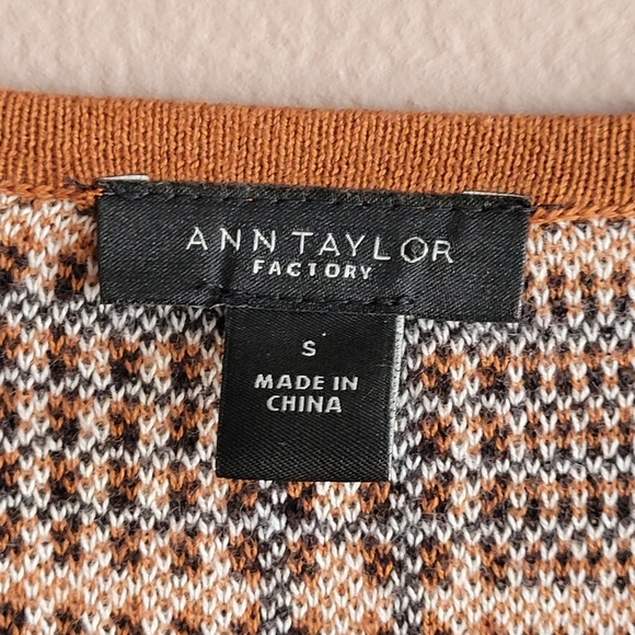 Beauty Ann Taylor Size Small Houndstooth Black & Chocolate Color Women's Sweater - Picture 3 of 9